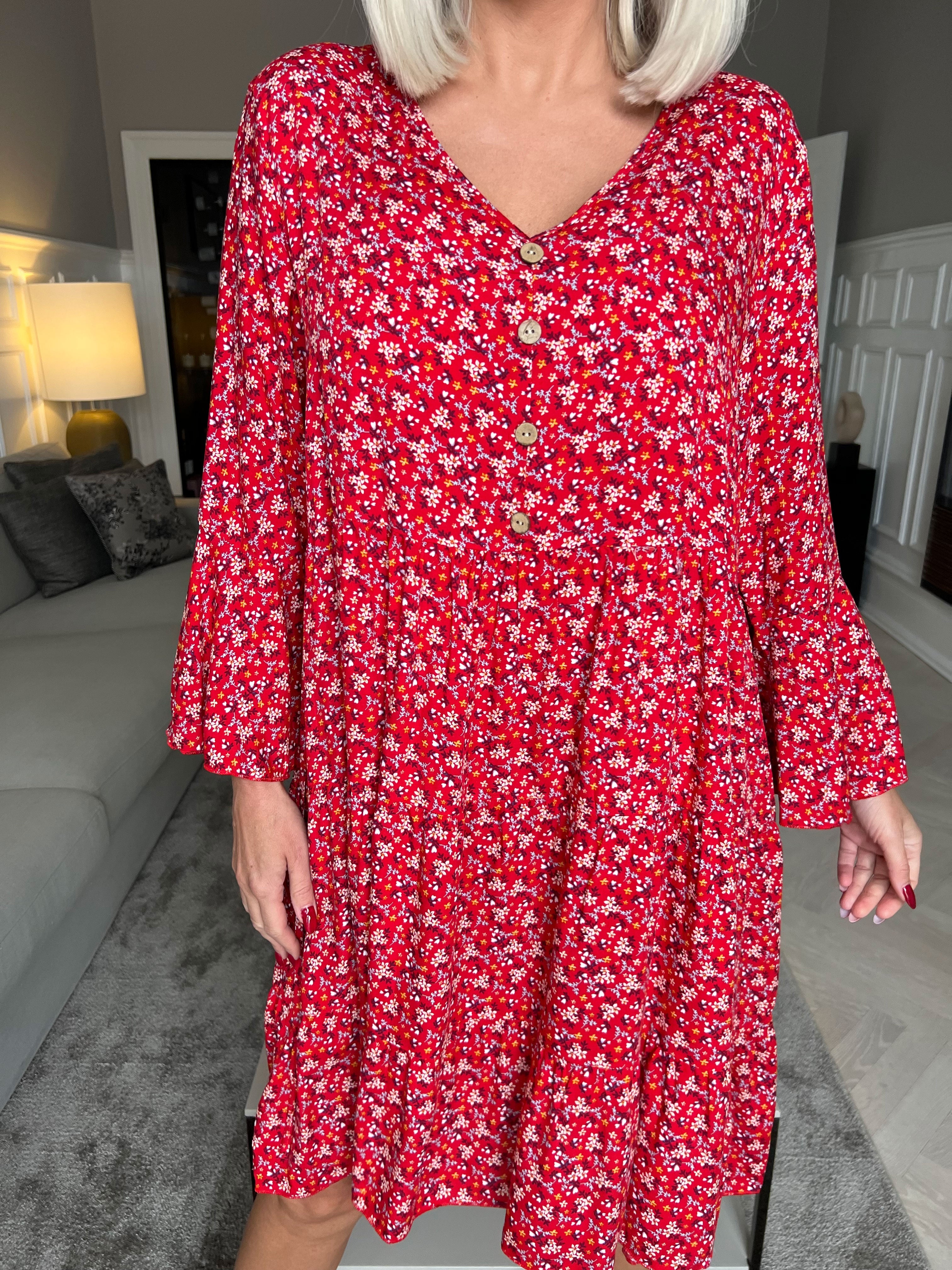 Karla - Vacker blommig bomullsklänning med knappar